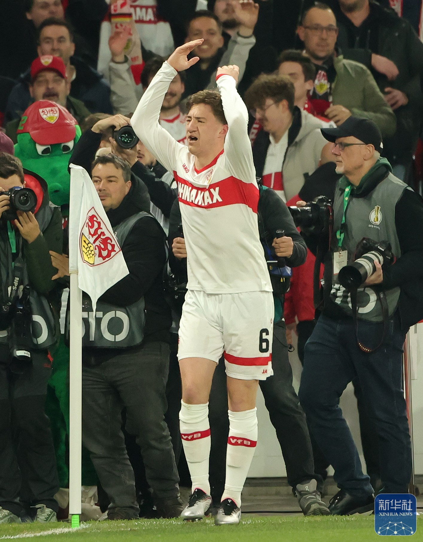 开云下载-德国队压倒性胜利，晋级半决赛