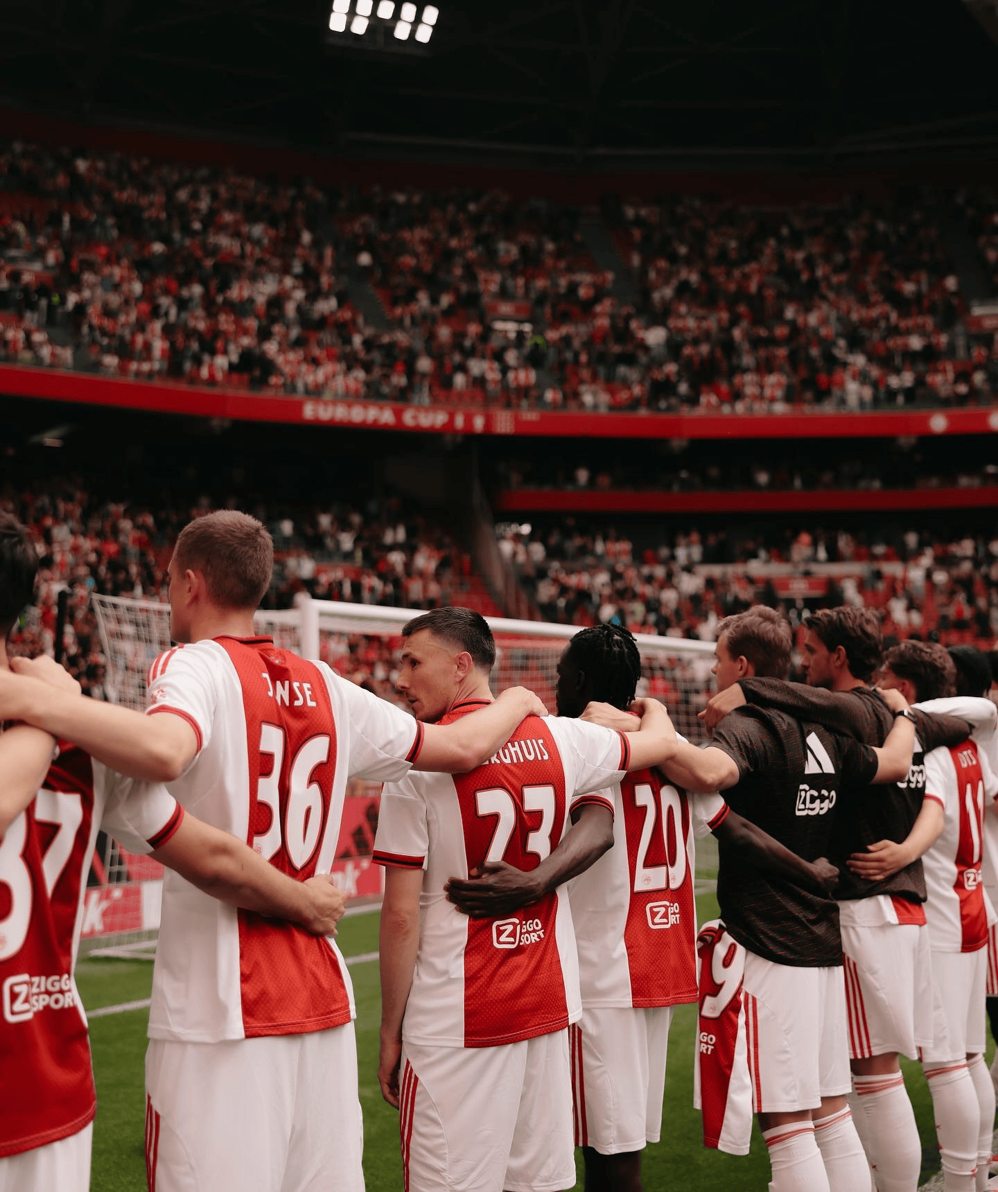 阿贾克斯反超对手,晋级悬念 阿贾克斯反超对手,晋级悬念