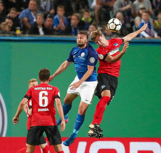 包含柏林赫塔主场作战，期待观众支持的词条