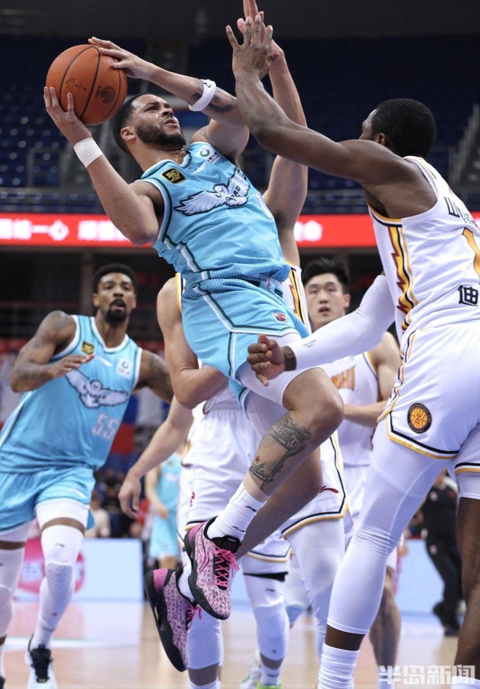 陕西男篮战胜青岛队,征服对手 陕西男篮战胜青岛队,征服对手