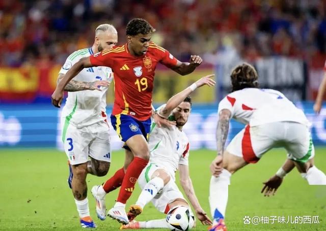 开云体育平台APP-激烈的足球比赛引发热烈讨论