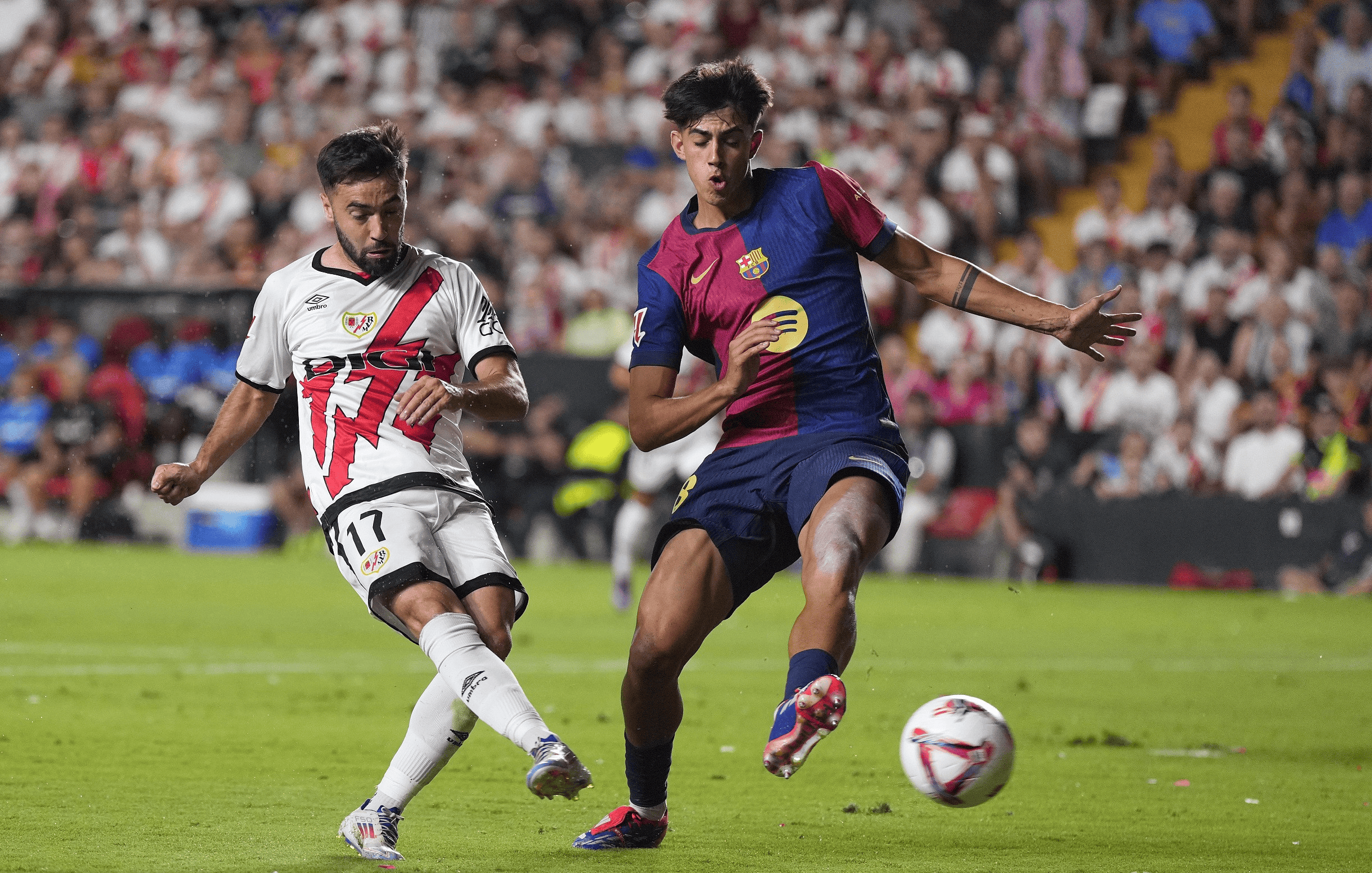 激烈的足球比赛引发热烈讨论