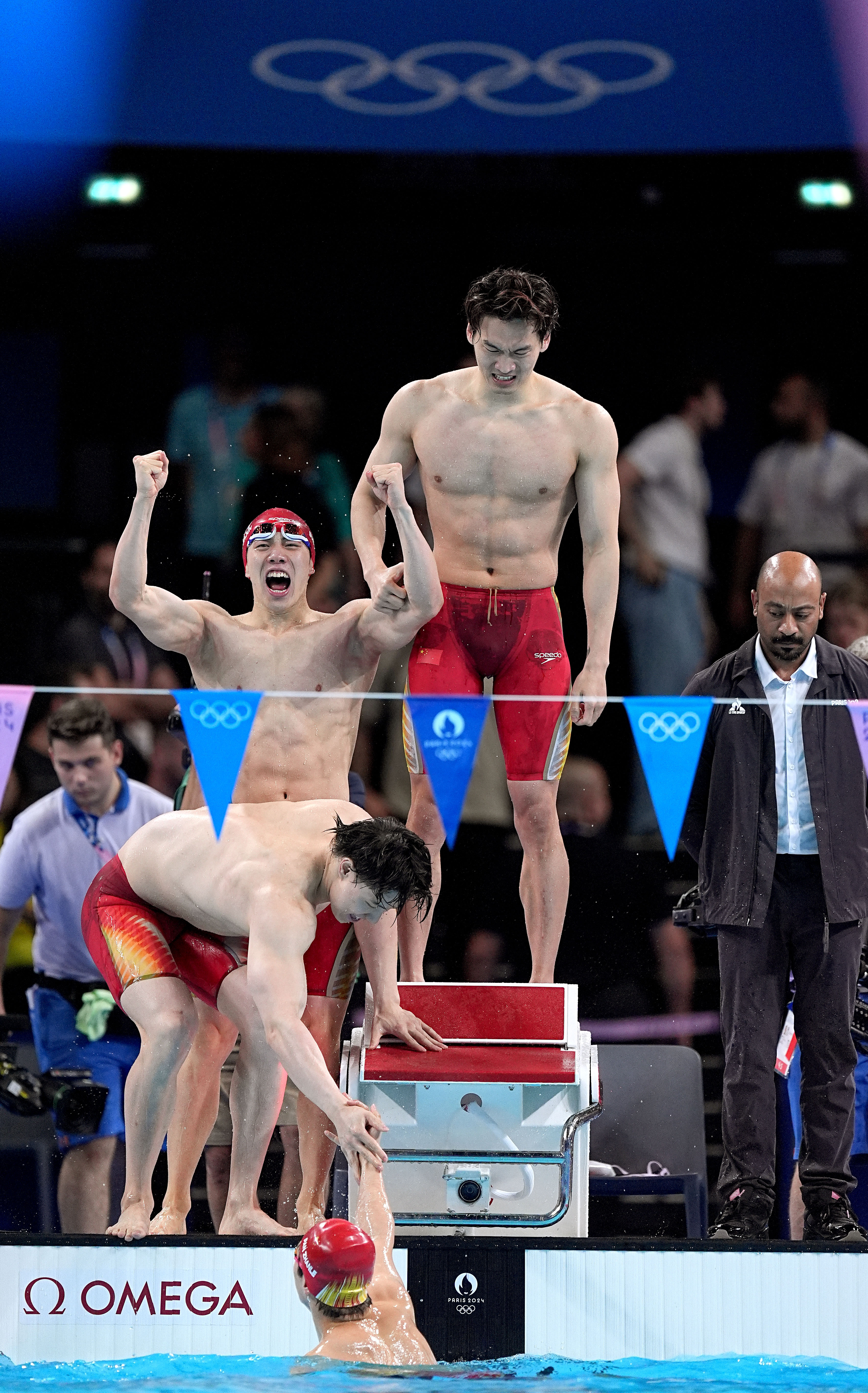 开云体育app-包含精彩：加拿大游泳选手巧夺金牌的词条