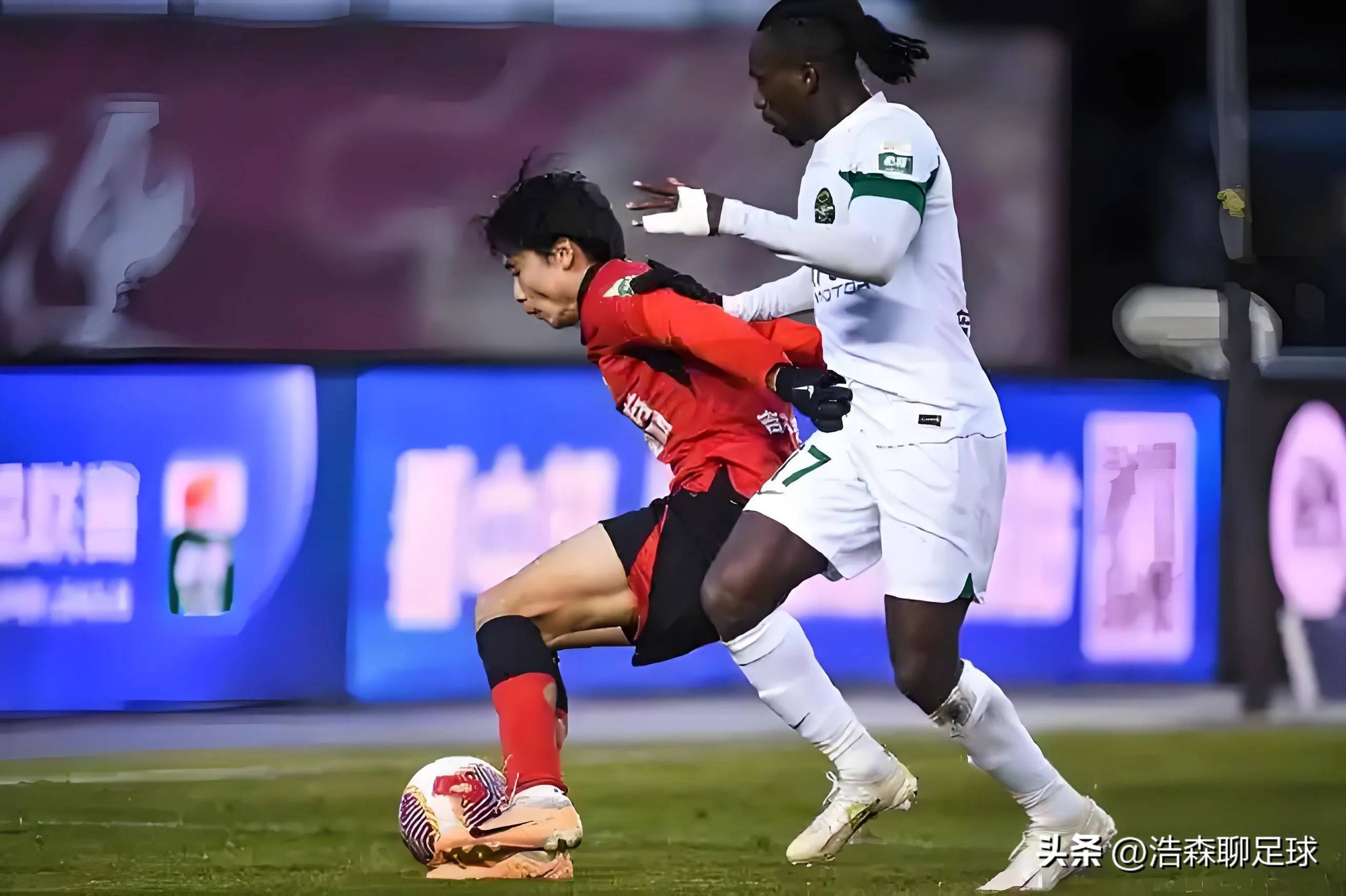 开云APP-关于强强交锋，中超联赛场上风云再起的信息