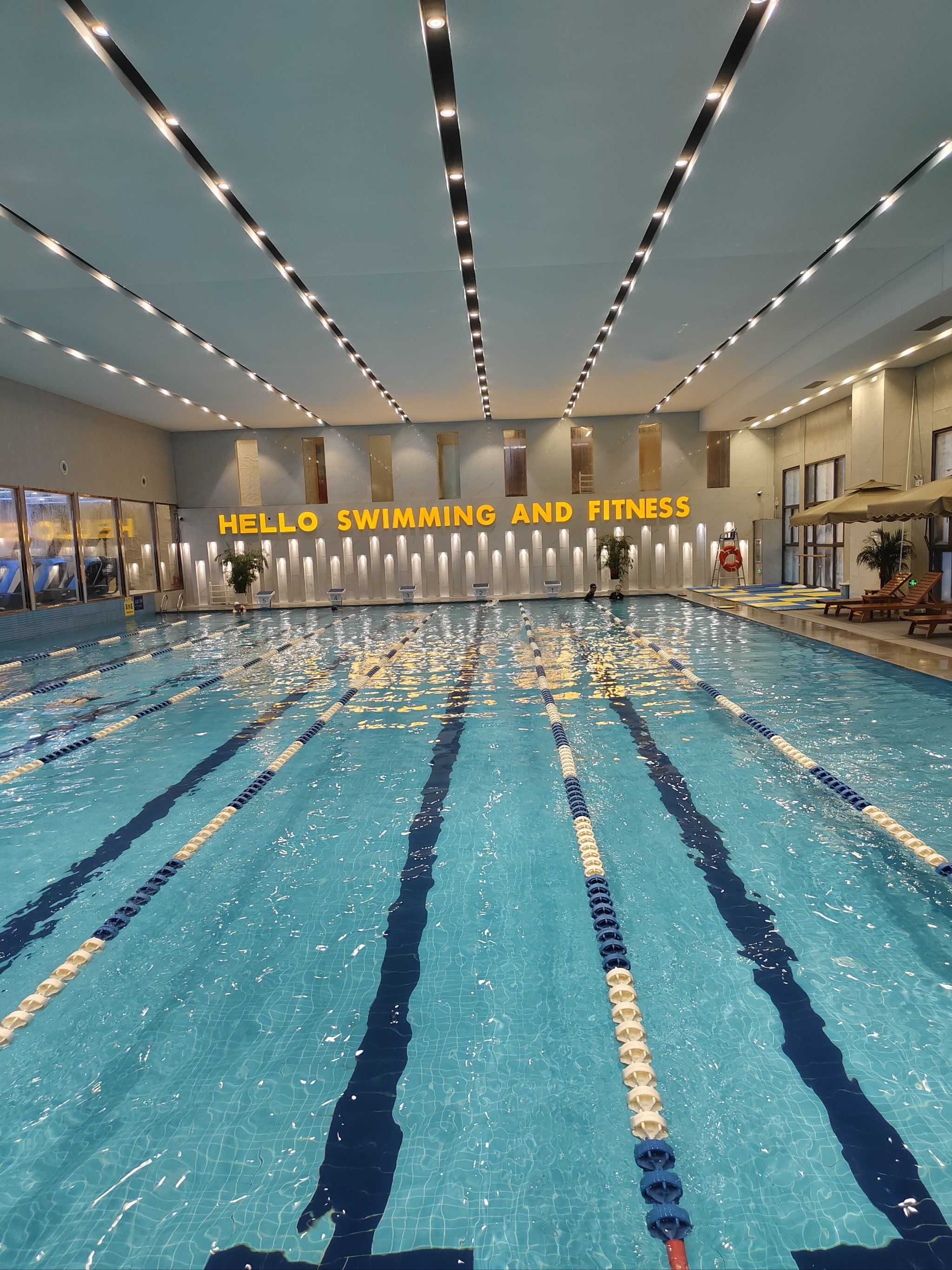 包含瑞士游泳健将勇夺第一,领先全场的词条 包含瑞士游泳健将勇夺第一,领先全场的词条