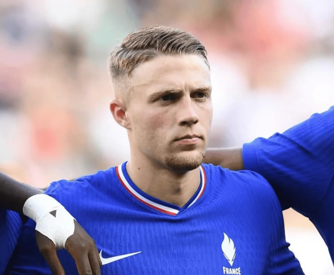 关于雷恩俱乐部引进新后卫,强化防守实力的信息 关于雷恩俱乐部引进新后卫,强化防守实力的信息