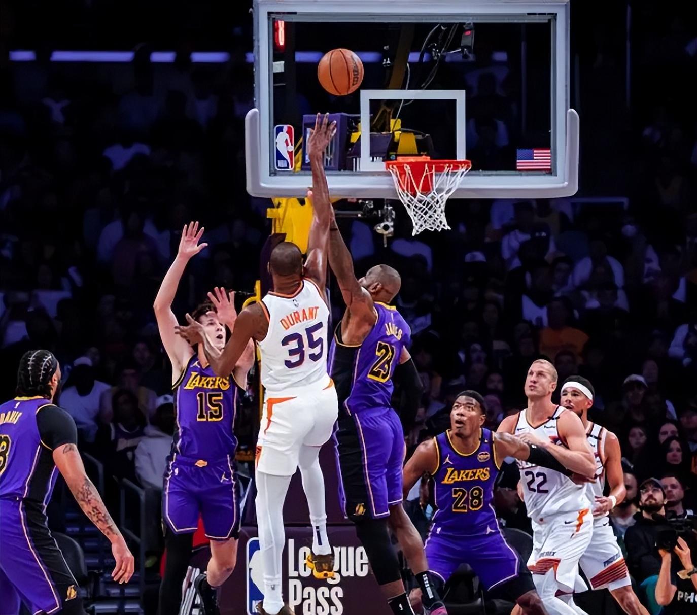 湖人队客场不敌对手，遗憾失利的简单介绍