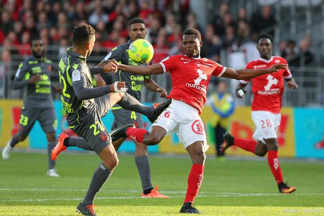 里尔遭遇连败，排名下滑