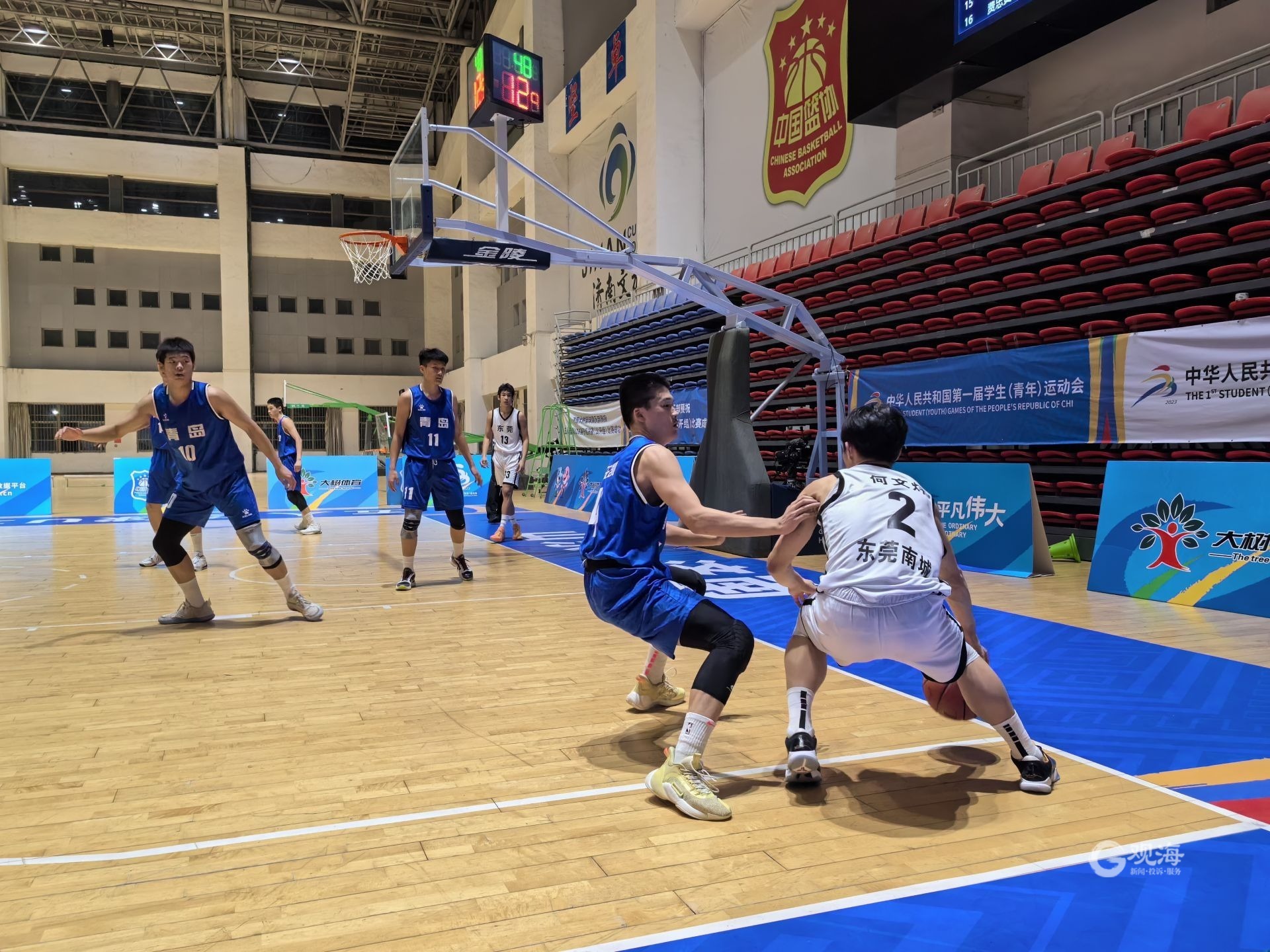 开云体育下载-国内篮球联赛球员技术娴熟，场上精彩表现频出的简单介绍