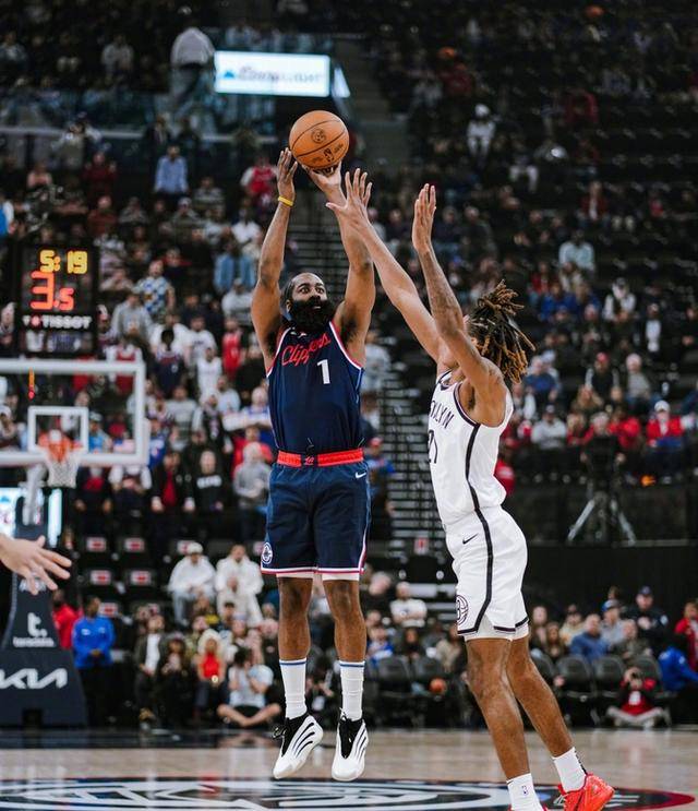 开云体育登录-关于快船逆袭击败篮网，继续保持不败纪录的信息