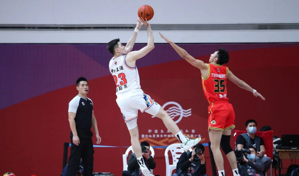 甘肃男篮主场逆袭获胜，实力突显