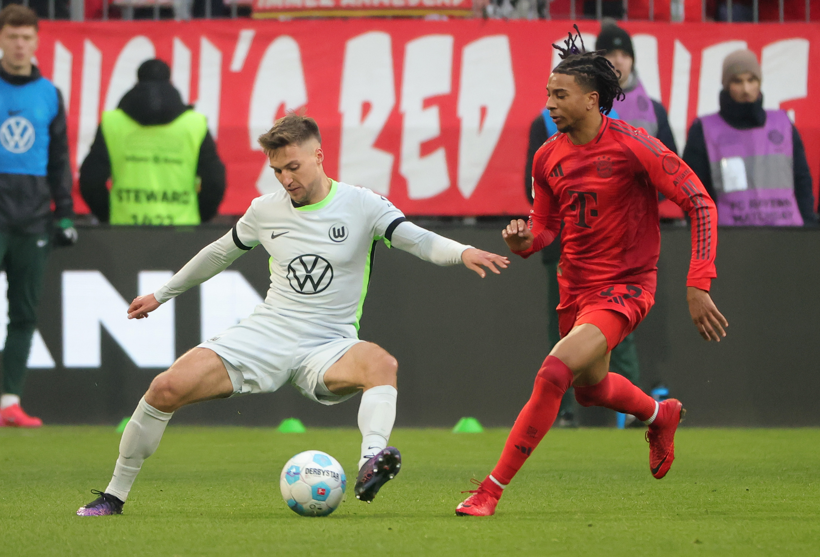 包含沃尔夫斯堡客场险胜，全面展现实力的词条