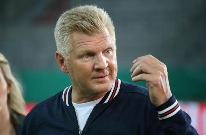 勒沃库森主帅遭球迷质疑战术，要求变阵的简单介绍