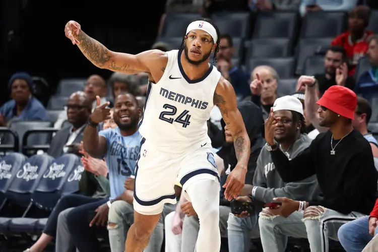 关于灰熊击败爵士，坚守领先位置在东部榜首的信息