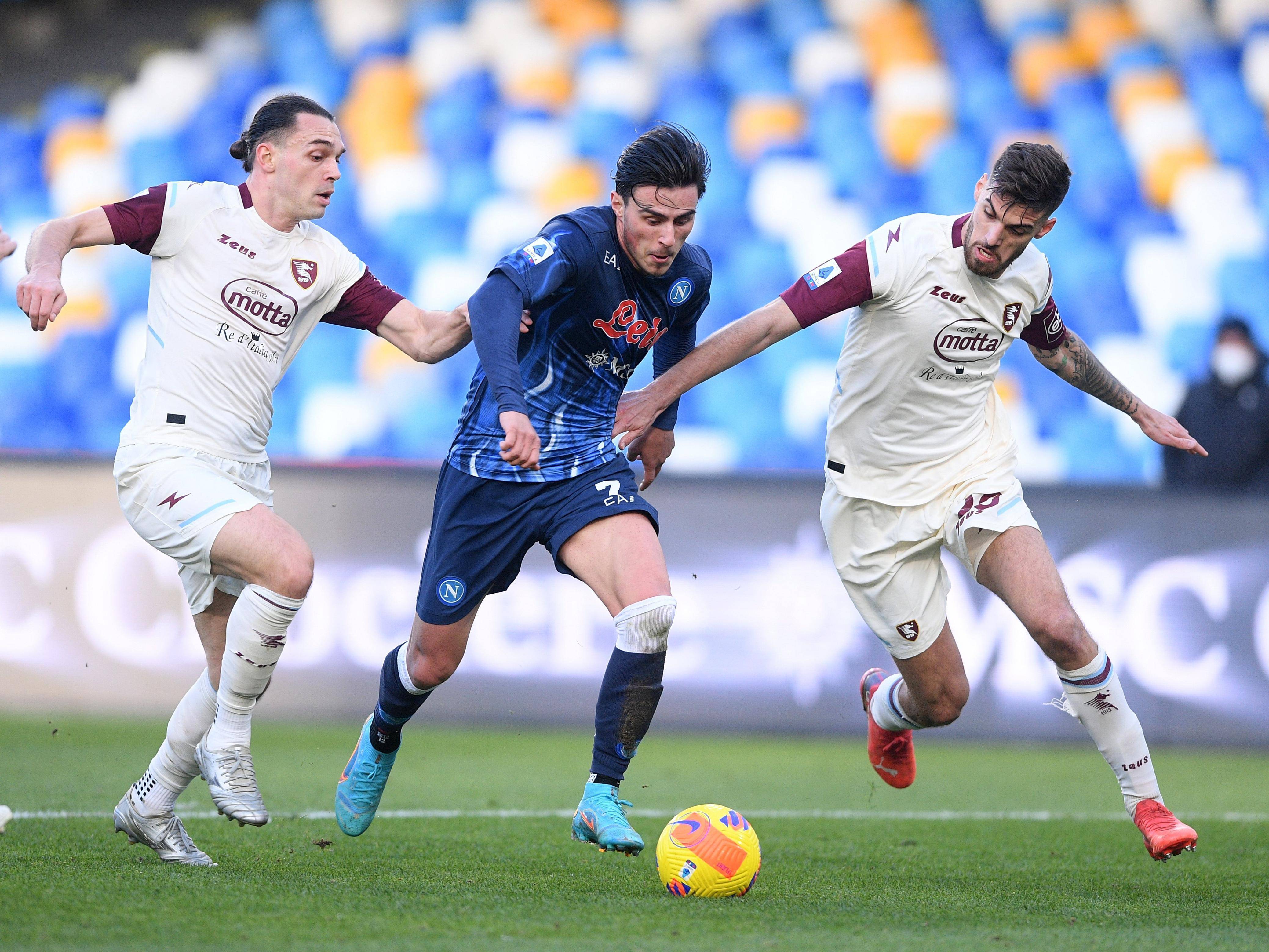 包含霍芬海姆主场对阵弗赖堡,争夺胜利的词条 包含霍芬海姆主场对阵弗赖堡,争夺胜利的词条