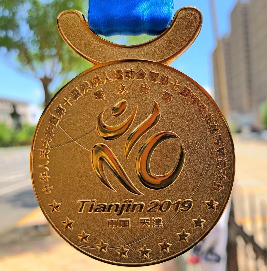 荷兰队在田径比赛中斩获金银铜牌