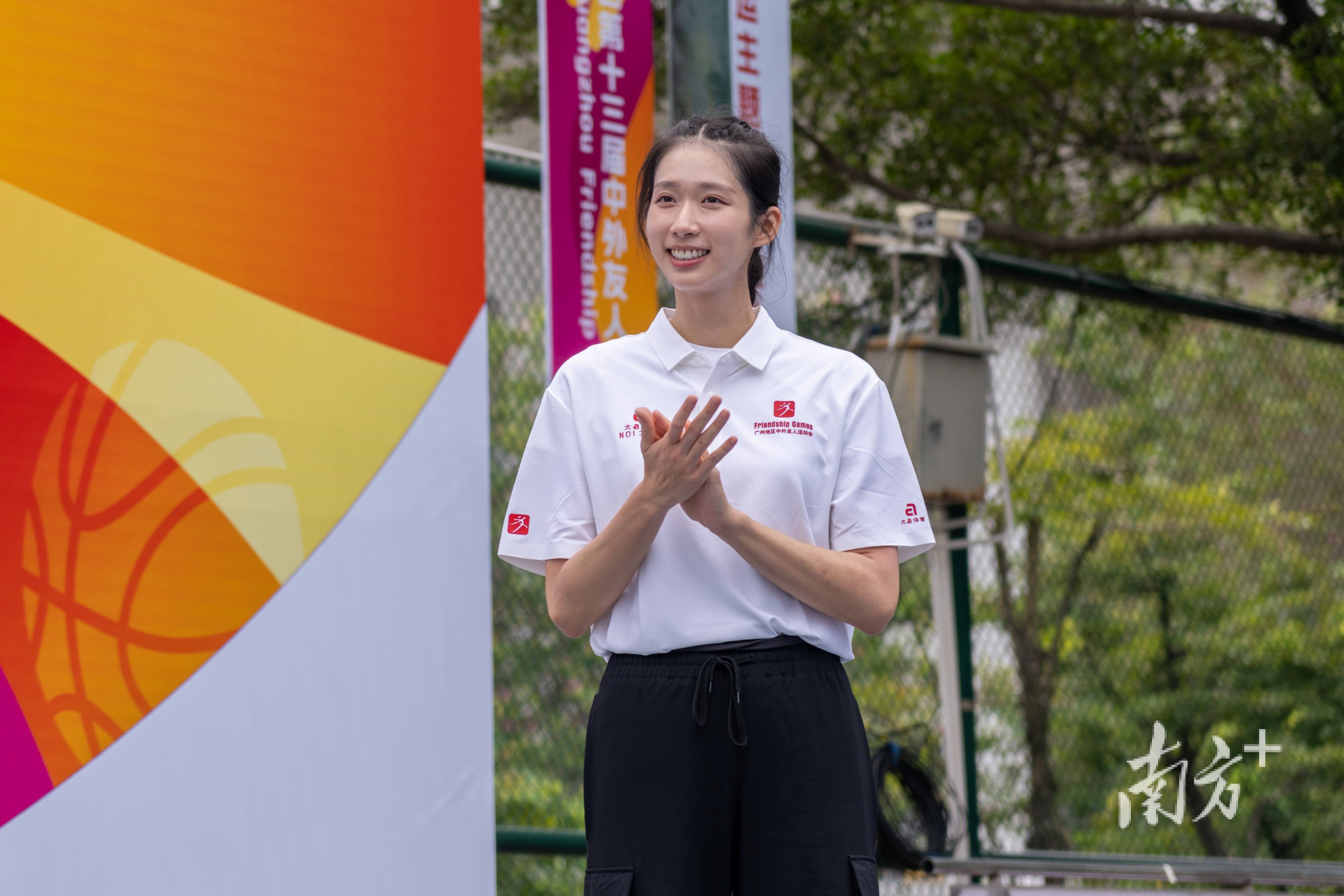 韩国运动员在击剑比赛中夺得冠军