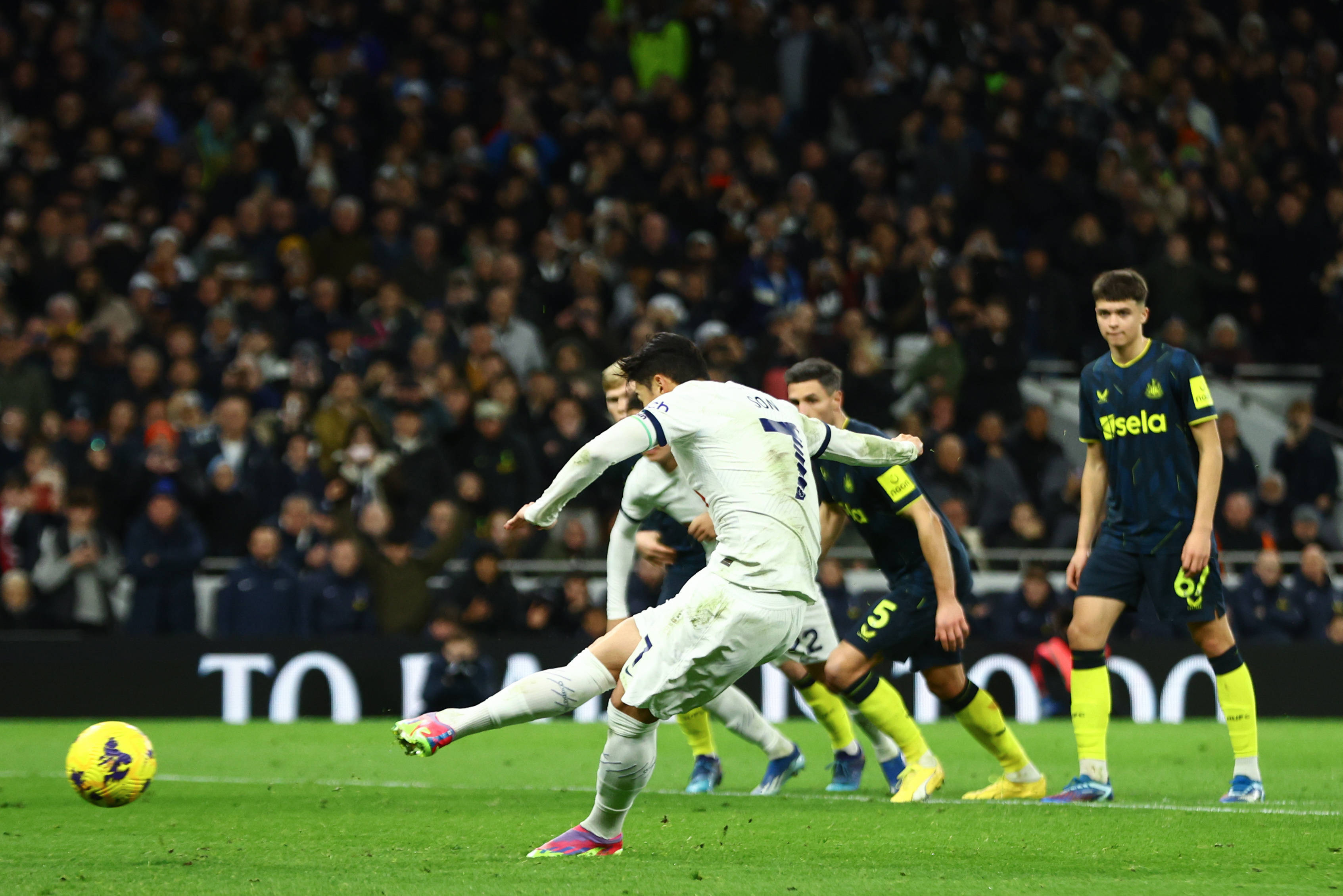 热刺主场喜获三分，终结连败