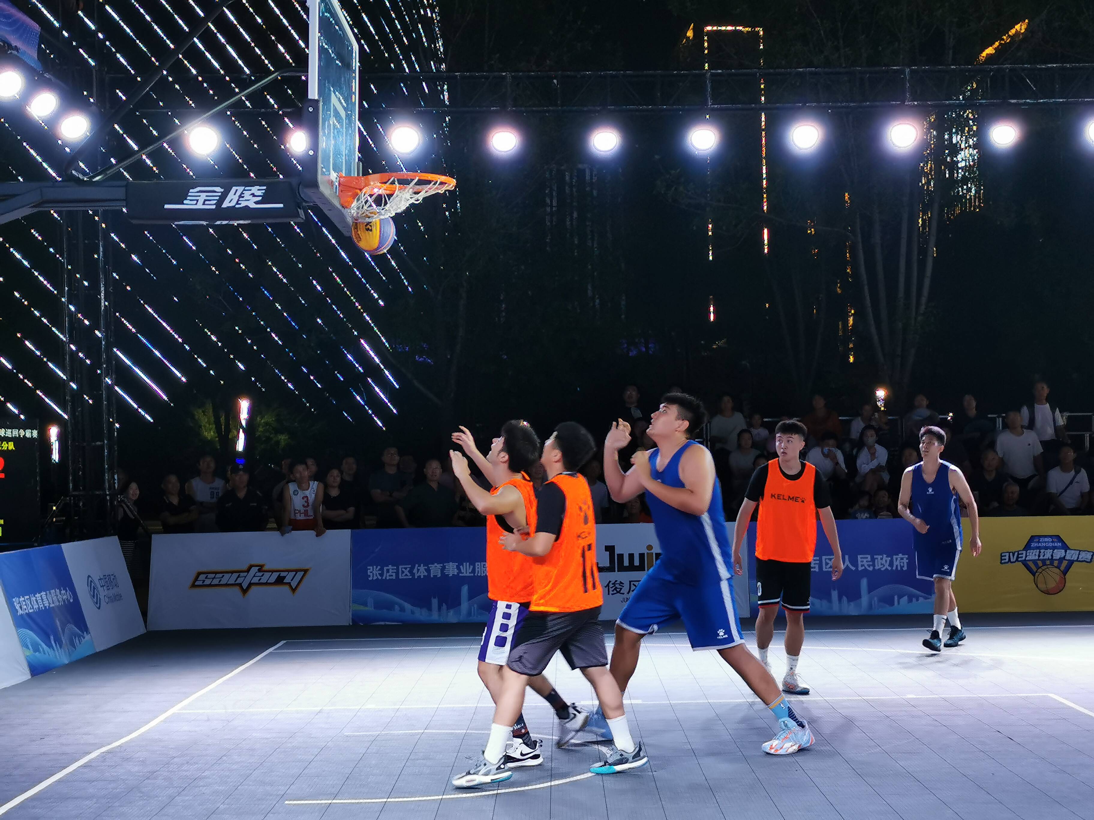 开云体育APP下载-篮球联赛战况激烈不断