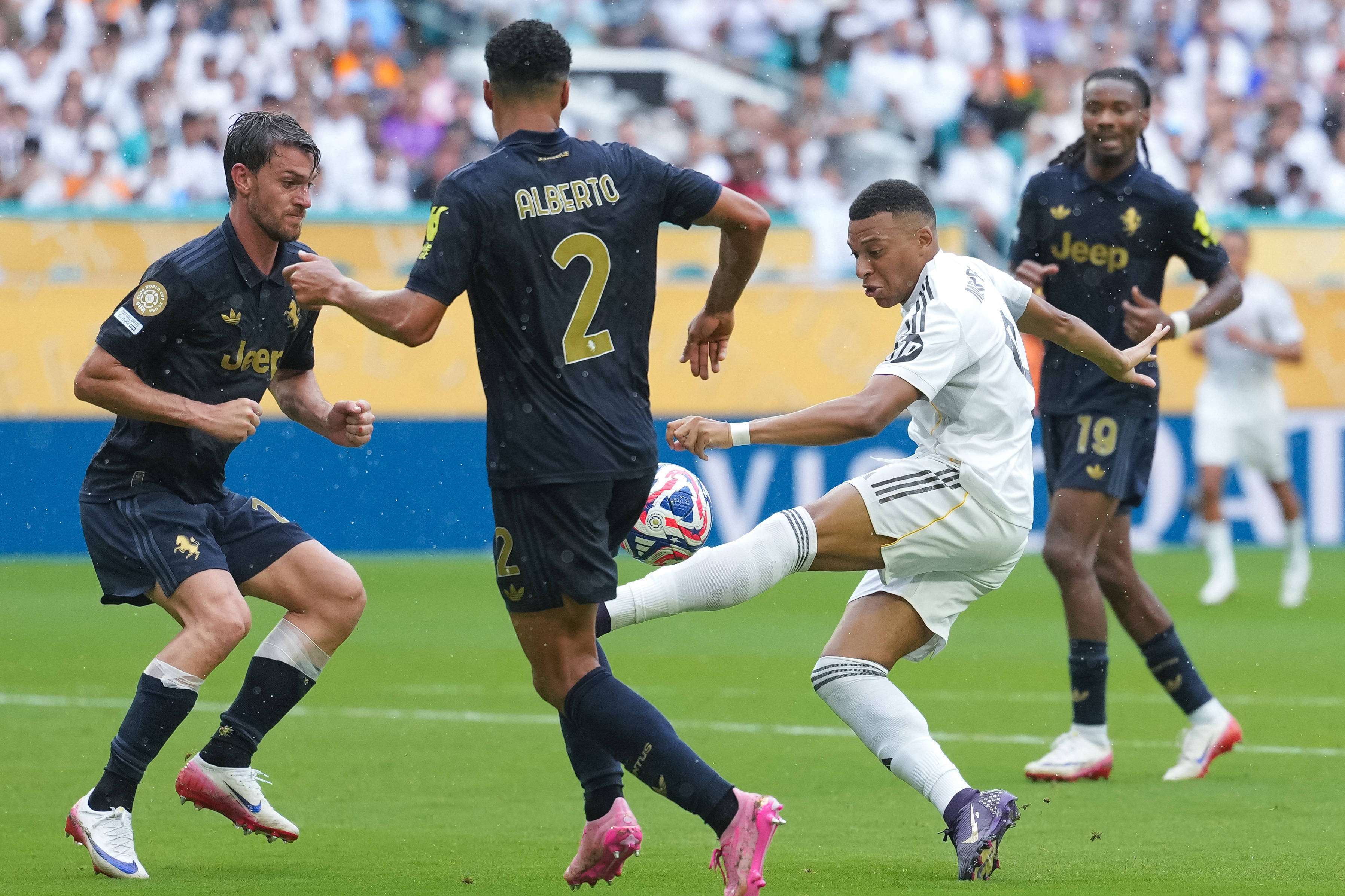 包含尤文图斯客场胜利球队士气高涨,信心十足的词条 包含尤文图斯客场胜利球队士气高涨,信心十足的词条