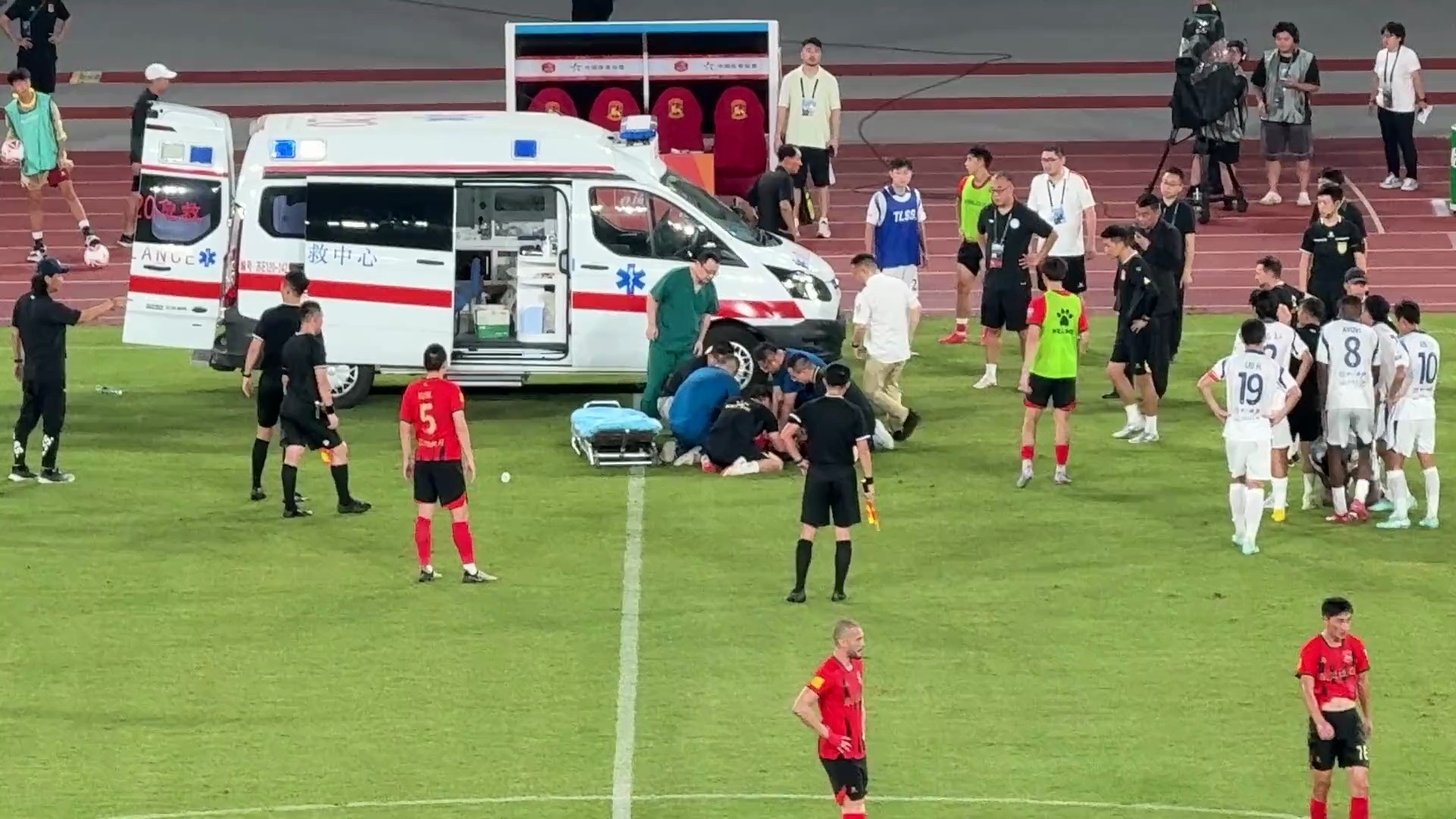 国内足球职业比赛势如破竹,球队追求胜利梦想的简单介绍 国内足球职业比赛势如破竹,球队追求胜利梦想的简单介绍