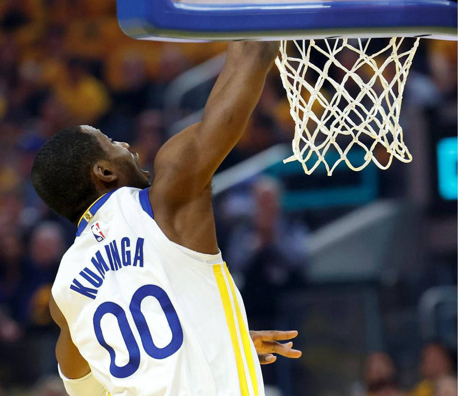 开云下载-关于神奇表现：球员状态神勇，攻防两端俱佳的信息