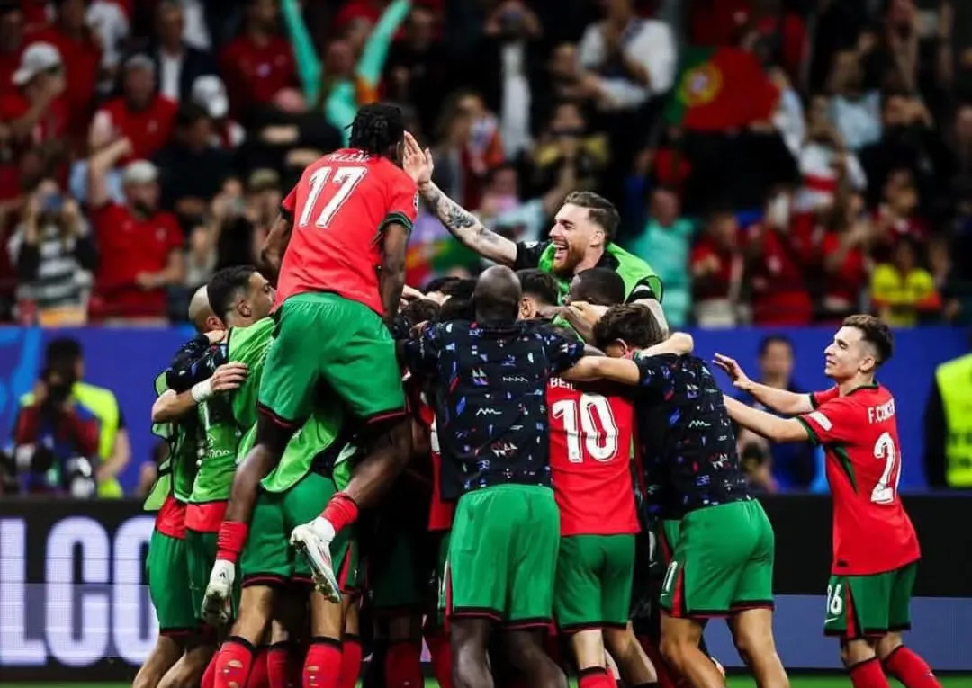 包含欧洲杯预选赛场上激战,球员负气奋战的词条 包含欧洲杯预选赛场上激战,球员负气奋战的词条