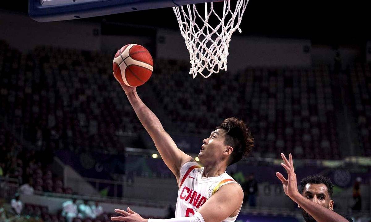 开云体育官网-惊险一幕！球员在比赛中展现出色个人能力的简单介绍