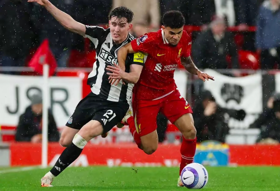 开云体育APP下载-英格兰后卫换防，关键时刻挽救球队命运