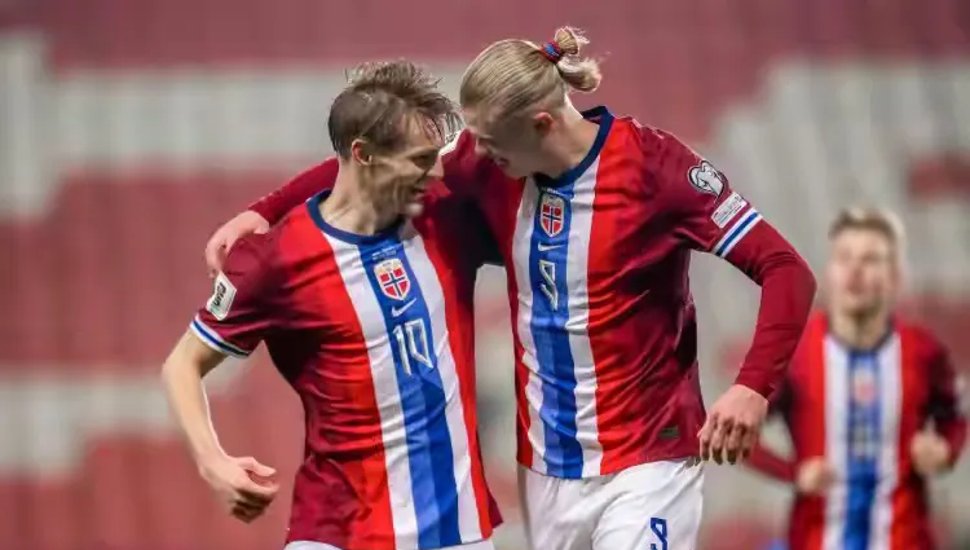 荷兰队连续两场失利,深陷出线危机 荷兰队连续两场失利,深陷出线危机