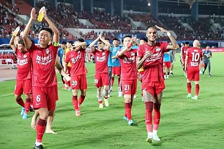 雄狮队外线火力全开，轻取对手