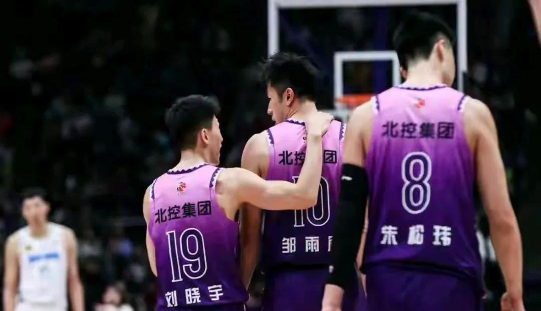 实力对决,篮球联赛一触即发 实力对决,篮球联赛一触即发