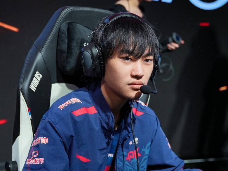 开云体育官方网站-包含JDG险胜KT，Doinb操刀奇招英雄翻盘激烈交锋八强赛，锁定晋级资格的词条