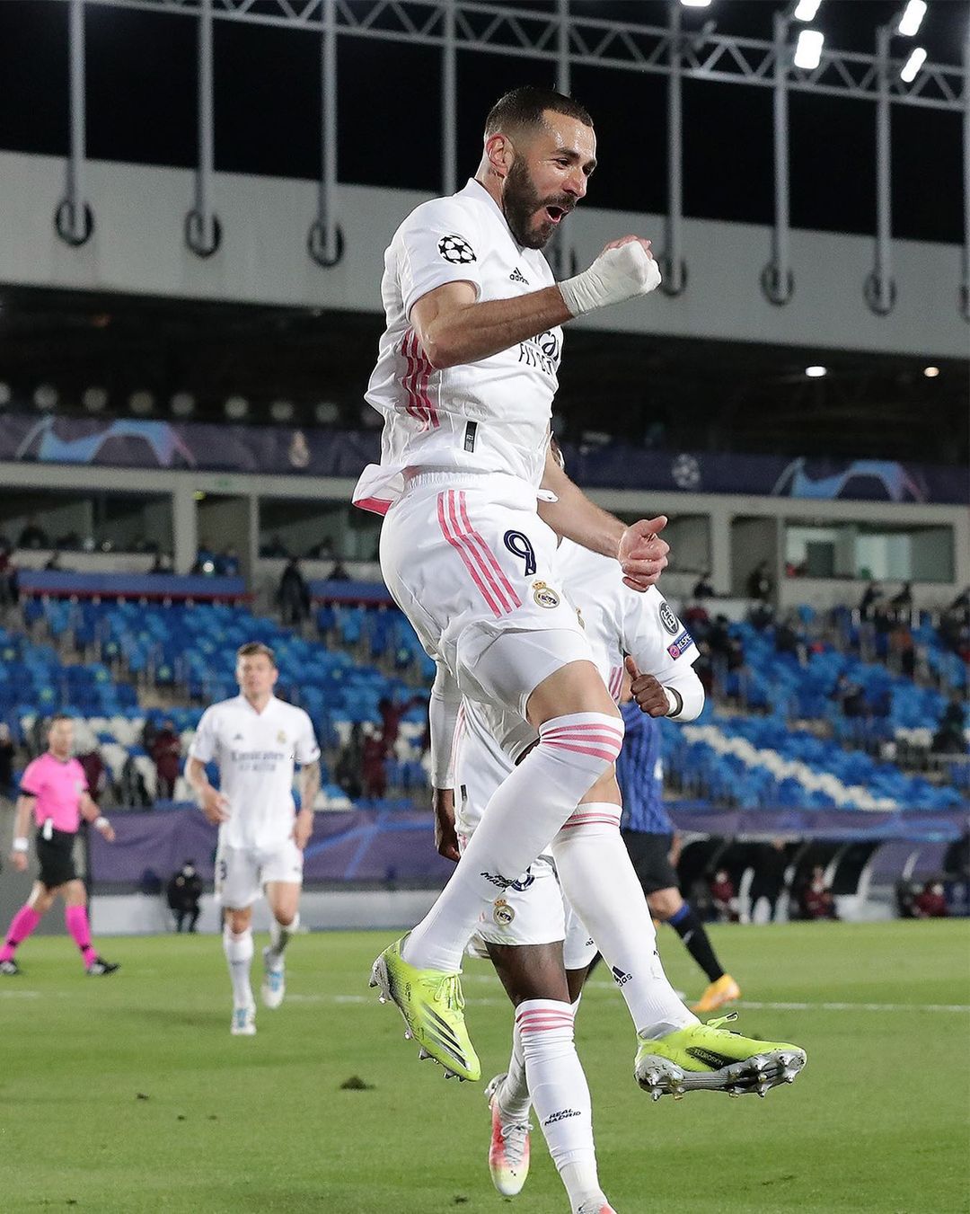 关于法国碾压AC米兰,本泽马关键制胜的信息 关于法国碾压AC米兰,本泽马关键制胜的信息