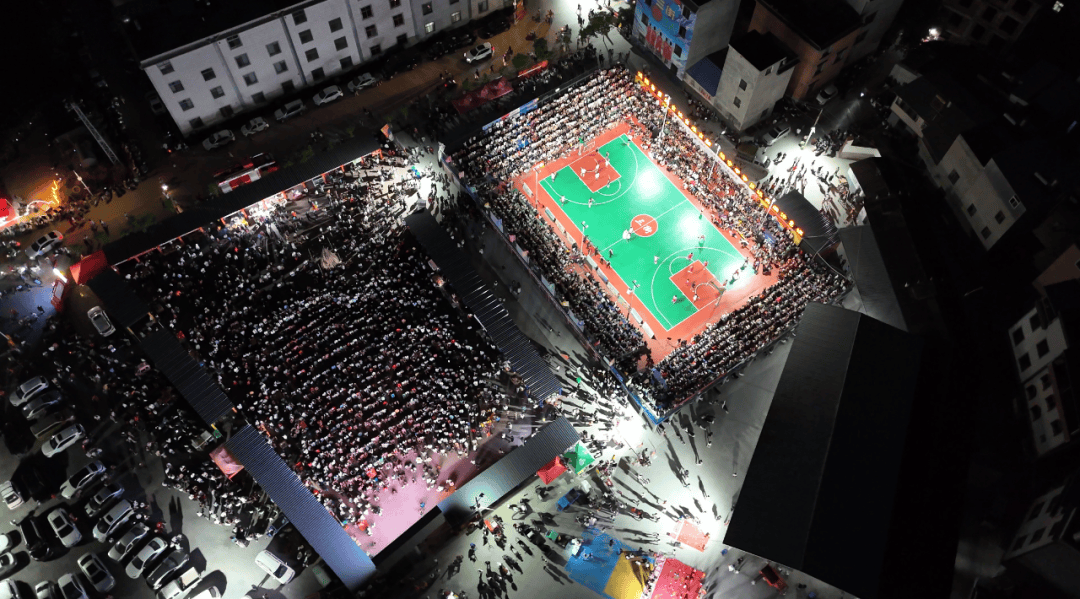 开云体育入口-篮球场外新闻不断，话题热度爆表